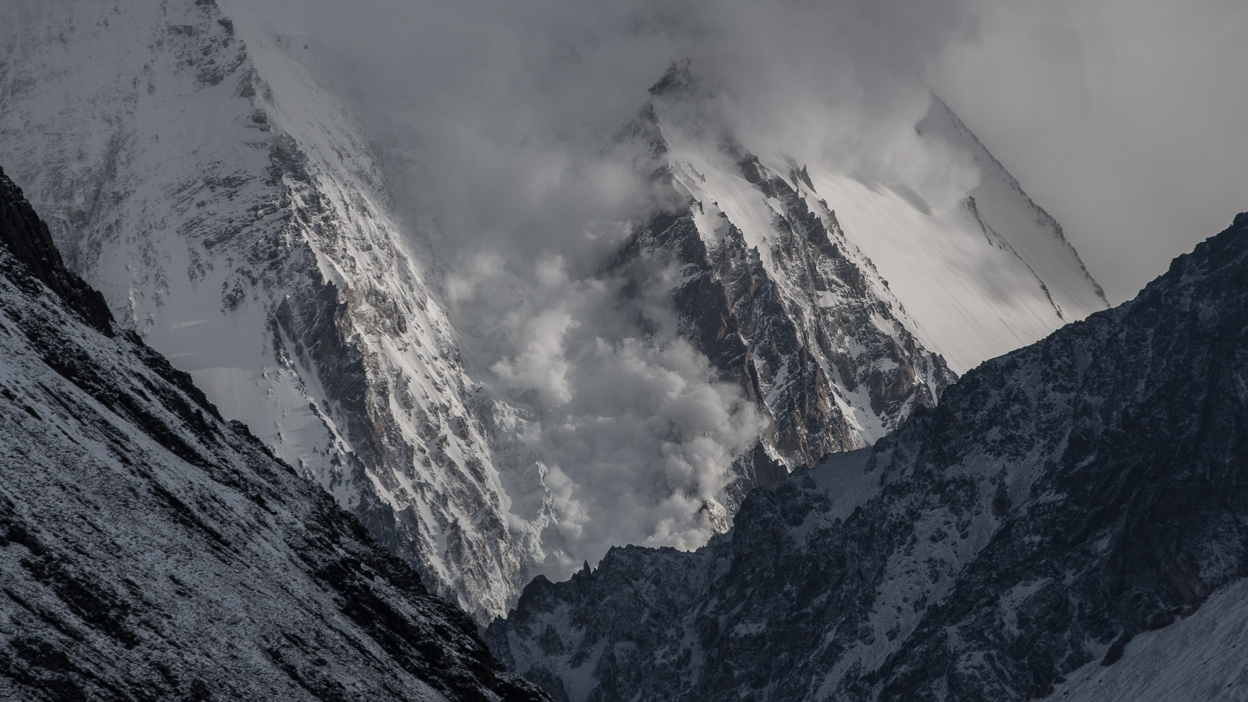 Avalanche from the top of k2