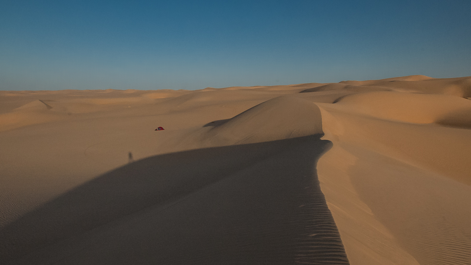 La nostra tenda. Sempre lontano dal campo, per gustarsi meglio il deserto.